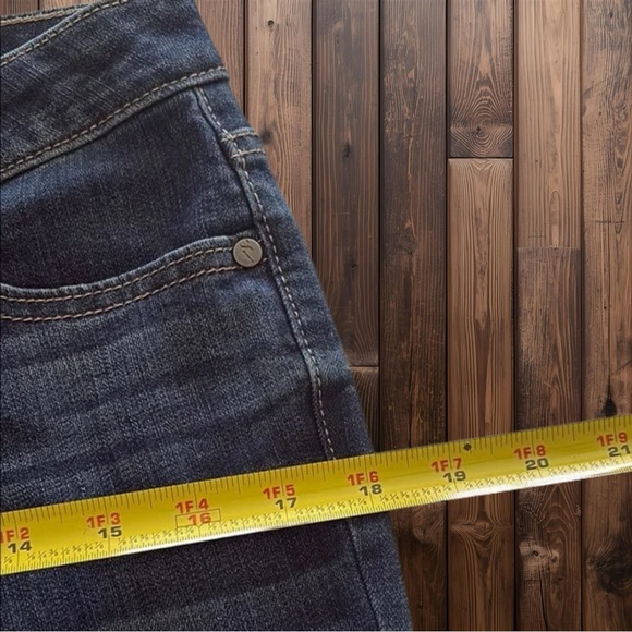 Simply Vera Vera Wang Blue Denim Mid-Rise Capris​ - Picture 12 of 14